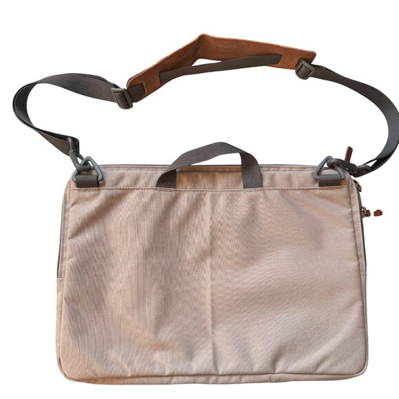 NWT Cotopaxi Chuspa Beige Messenger Laptop Travel Bag.Wiht LOGO. - Picture 2 of 6